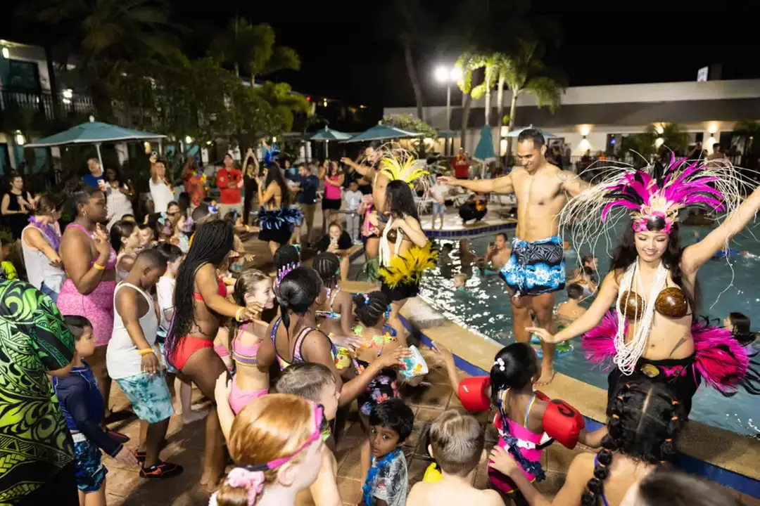 Escape to Paradise with Adult and Child Luau Tickets!