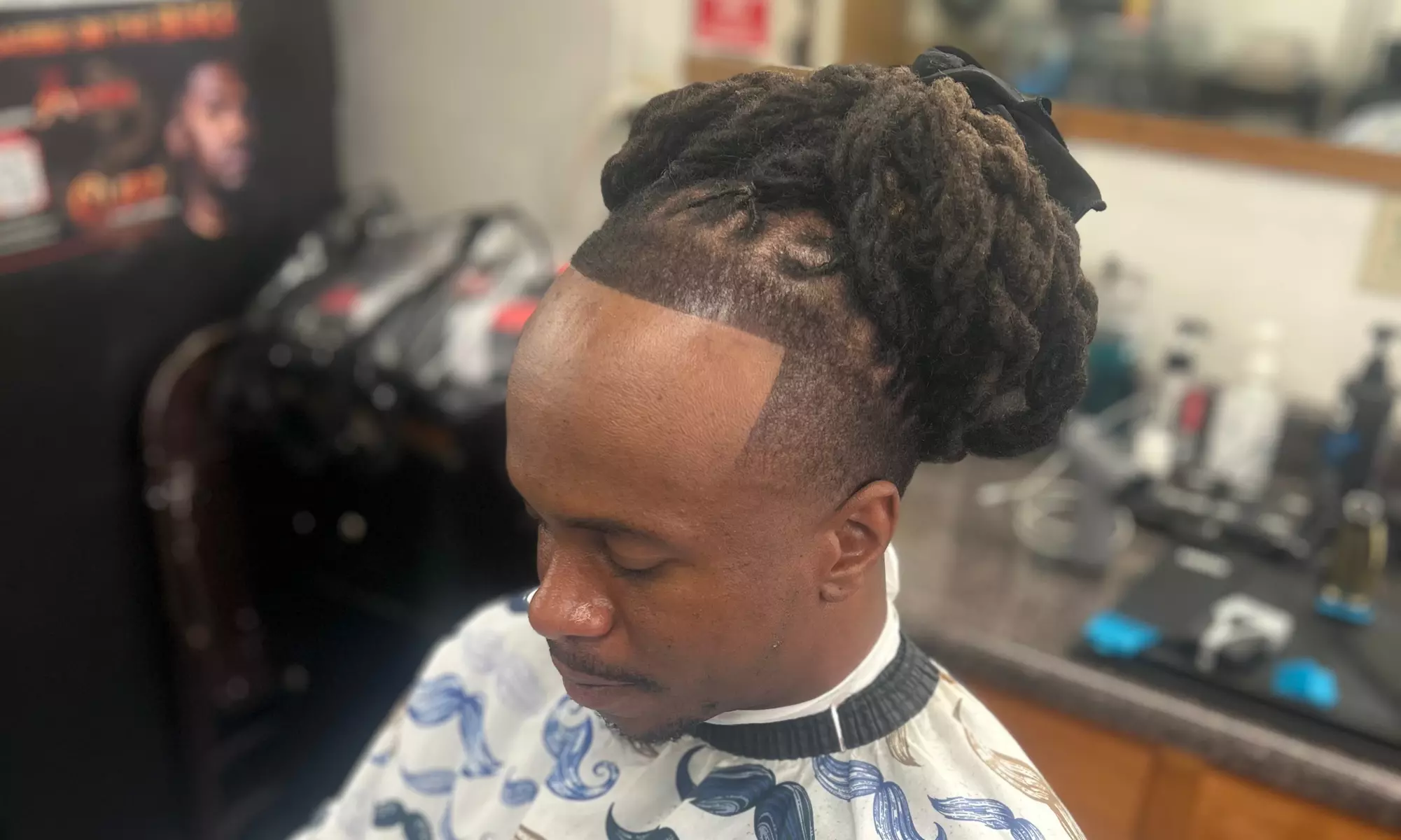 Upgrade Your Style with a Men's Haircut and Style