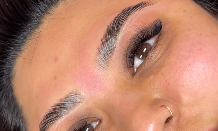 Image 3: Full Set of Classic Eyelash Extensions with Optional Volume or Fills