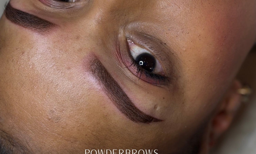 Image 4: Je gezicht is je visitekaartje: kies uit powderbrows of lipbehandeling