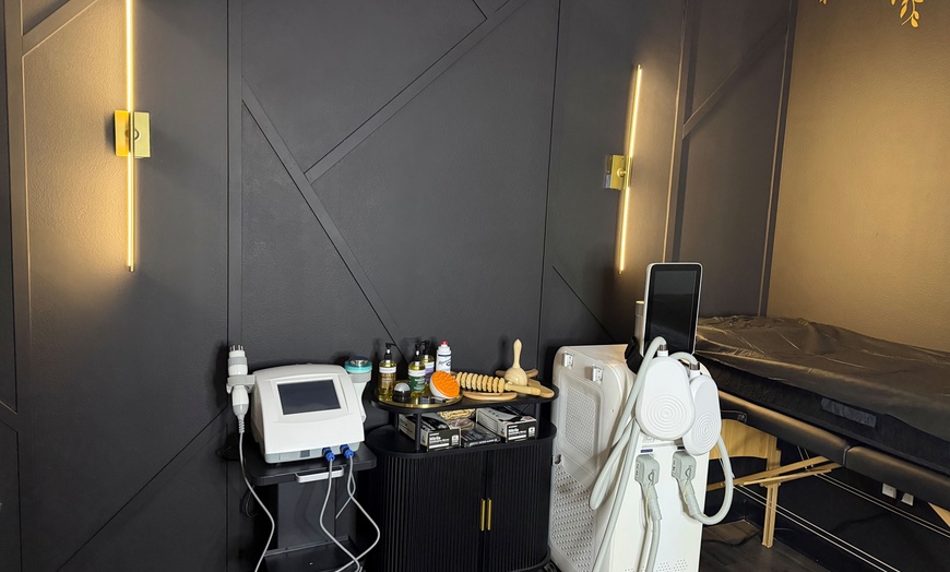 Image 4: 60-Min Ultrasonic Cavitation for Smoother Body Contours