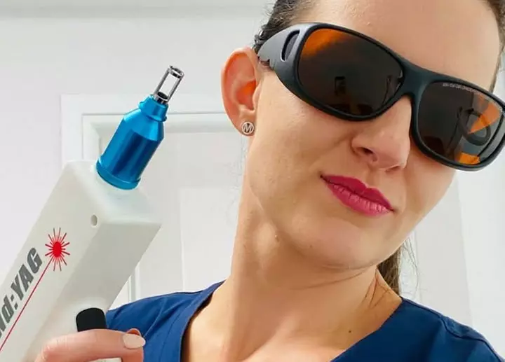 Laserowe oraz bezlaserowe usuwanie makijażu permanentnego brwi i ust