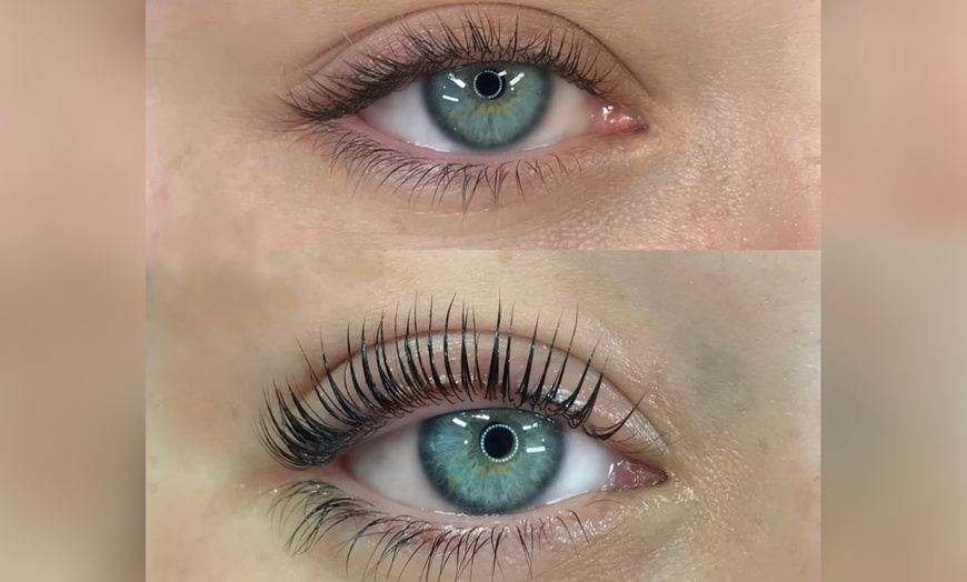 Image 4: Elevate Your Look With An Eyelash Perm