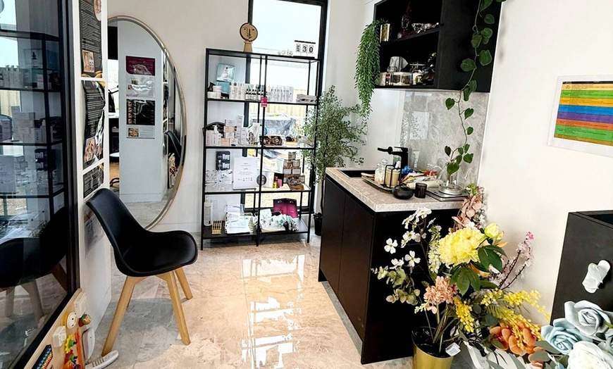 Image 2: Japanese Head Spa w/ Hot Stone Massage, LED Therapy, Steaming and More