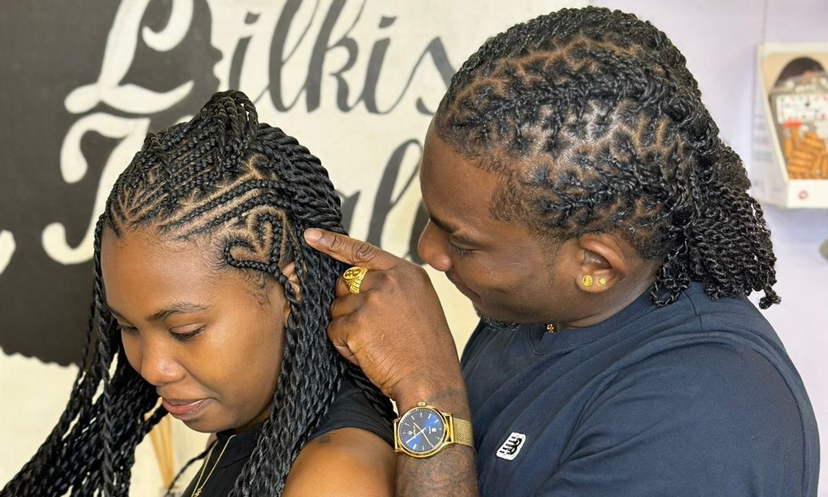 Coiffure locks, tresses collées, tissage, perruque ou braid