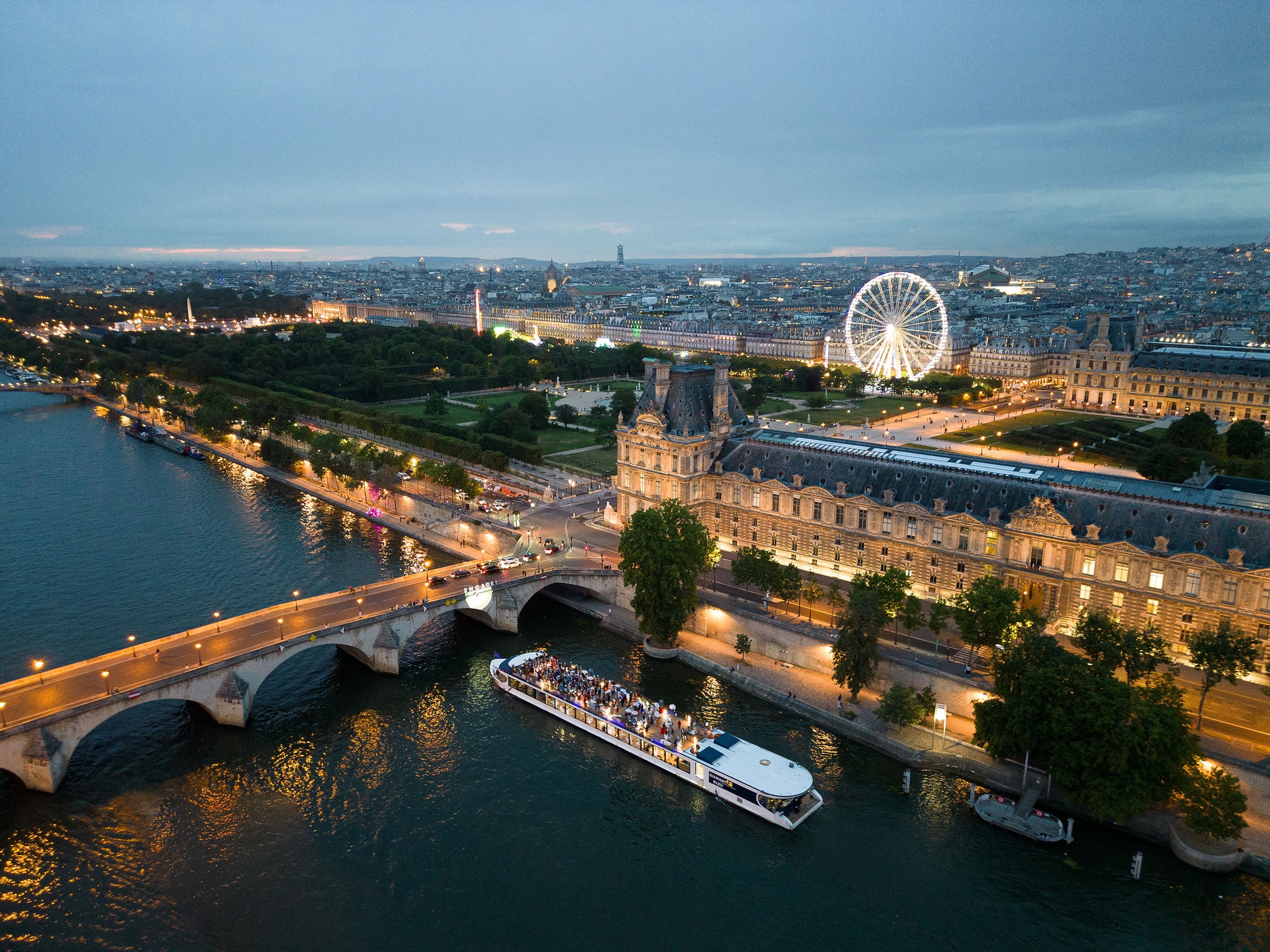 Entre saveurs et mélodies : la magie de Paris au fil de la Seine