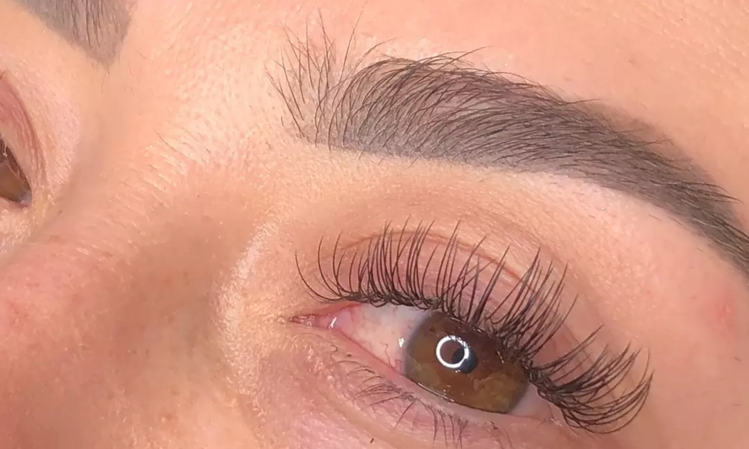Full Set Eyelash Extensions – Classic, 3D/6D Volumes with Fills