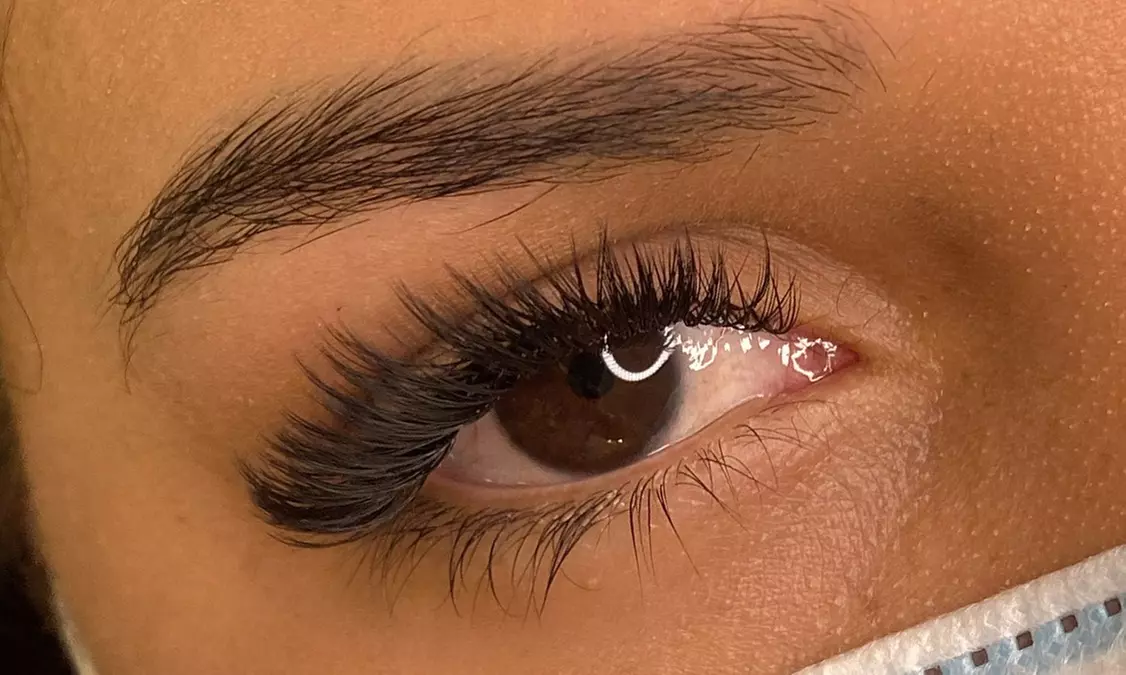 Master Lash Artist's Expert Infill of Extensions, Tinting and More!
