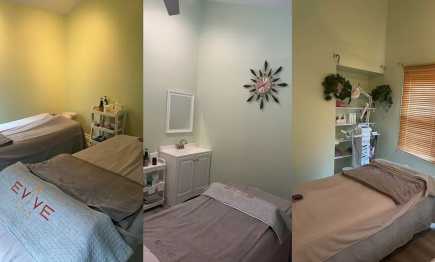Image 3: Signature Facial with Seaweed Mask or Acne Solution Treatment Facial at EVIVE Spa - Bedminster