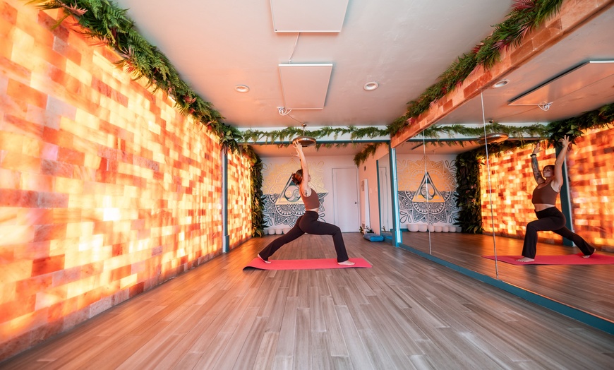 Image 3: Hypnotic Sound Healing, Meditation & Sound Healing or Yin Yoga & Reiki