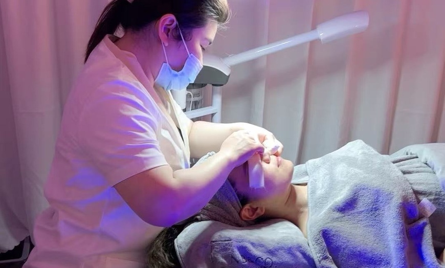 Image 7: Luxury Facial Experience: Hydro Perfusion, Glow Bulb, or Lift Serum
