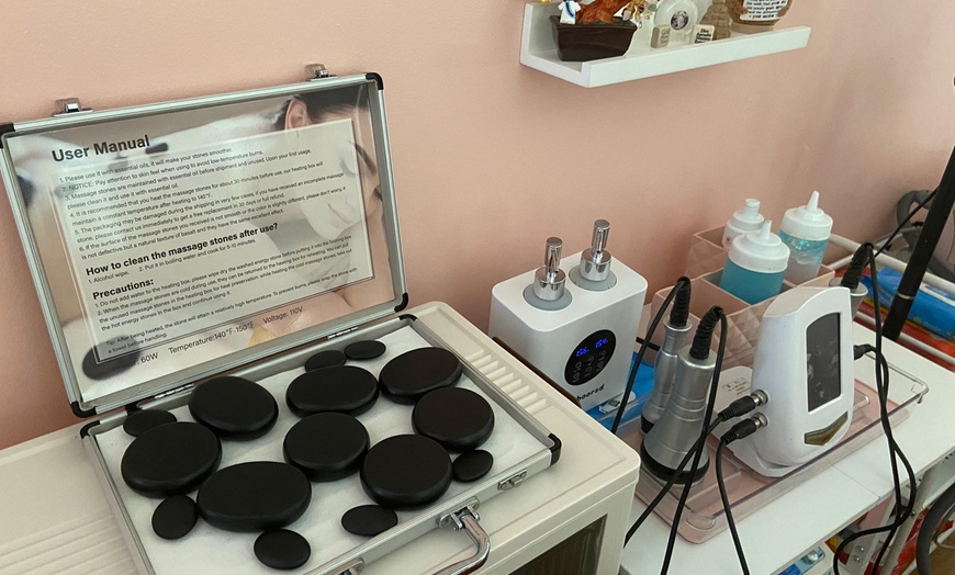 Image 3: Hot Stone Therapeutic Massages for Back Pain Relief & Shock Therapy