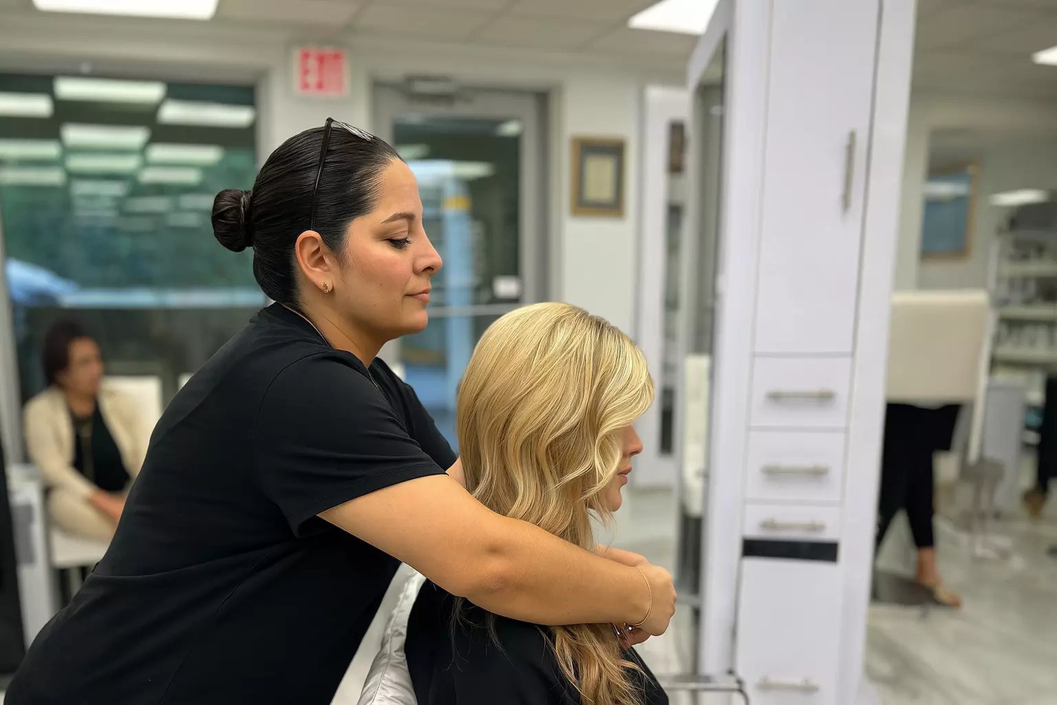 Up to 45% Off on Salon - Hair Color / Highlights at Salon Roi