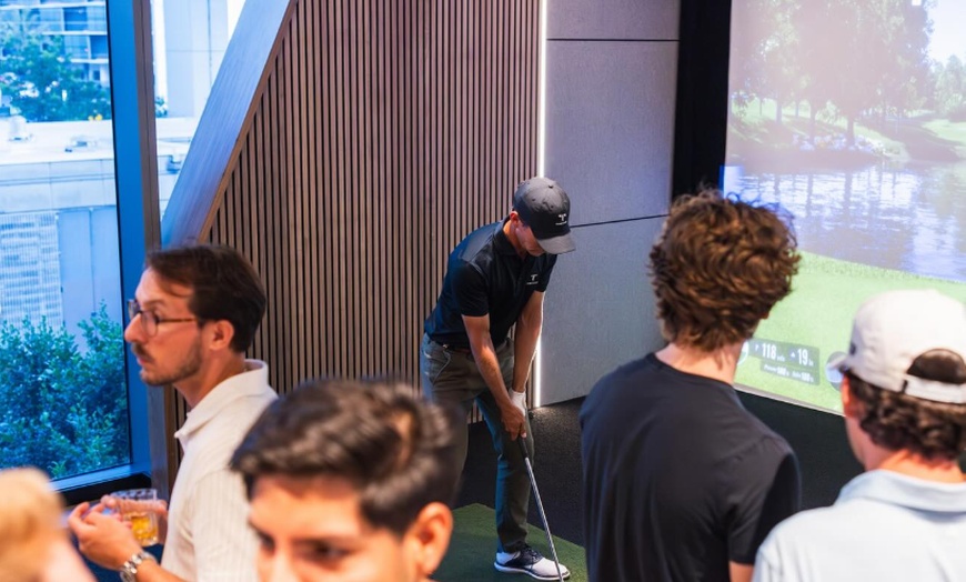 Image 14: Indoor Golf Simulator & Social Lounge – Miami