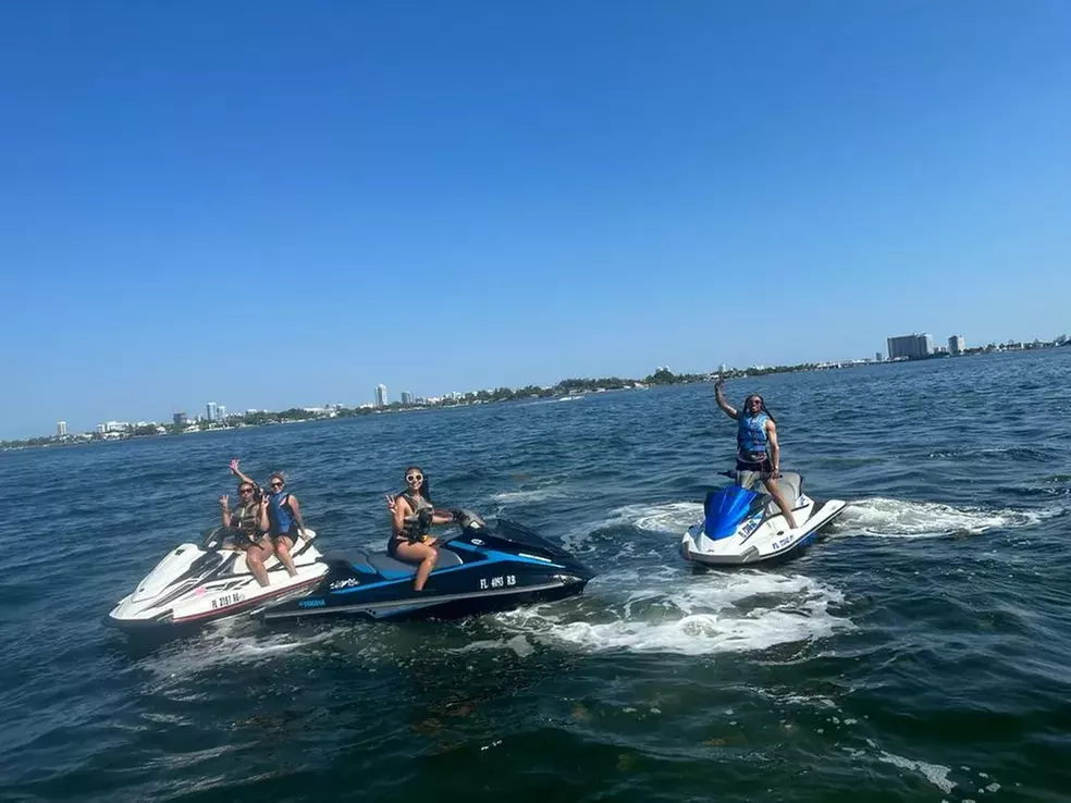 1-Hour Jetski Rental + Boat Ride for 1 or 2 People w/w/o Check-In Fee 