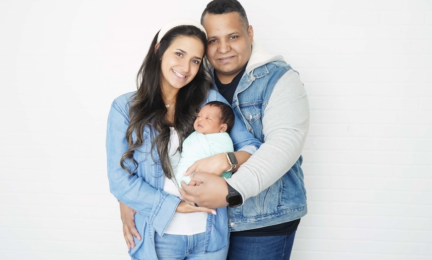 Image 9: Capture Precious Newborn and Family Memories with Digital Images