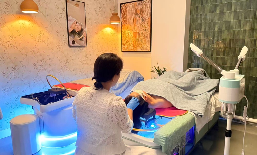 Image 5: Head & Full Body Spa with Complimentary Waxing & Acupressure