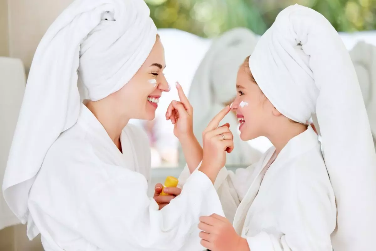 Quality Time Awaits: 1 or 2 60-Minute "Mommy & Me" Head Spa Sessions
