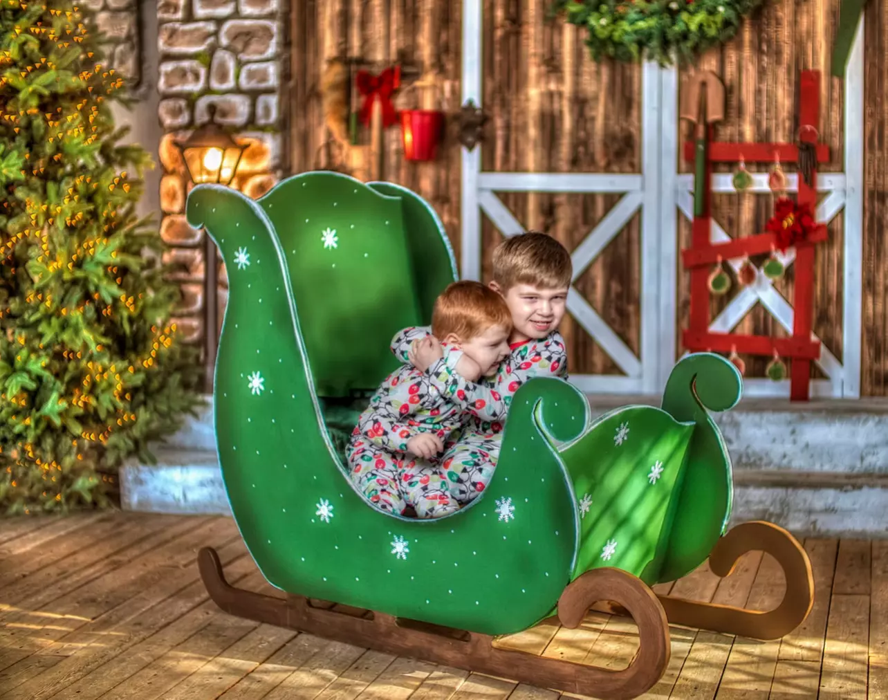 30 or 60-Min Seasonal or Holiday Photography Session + Photo Package