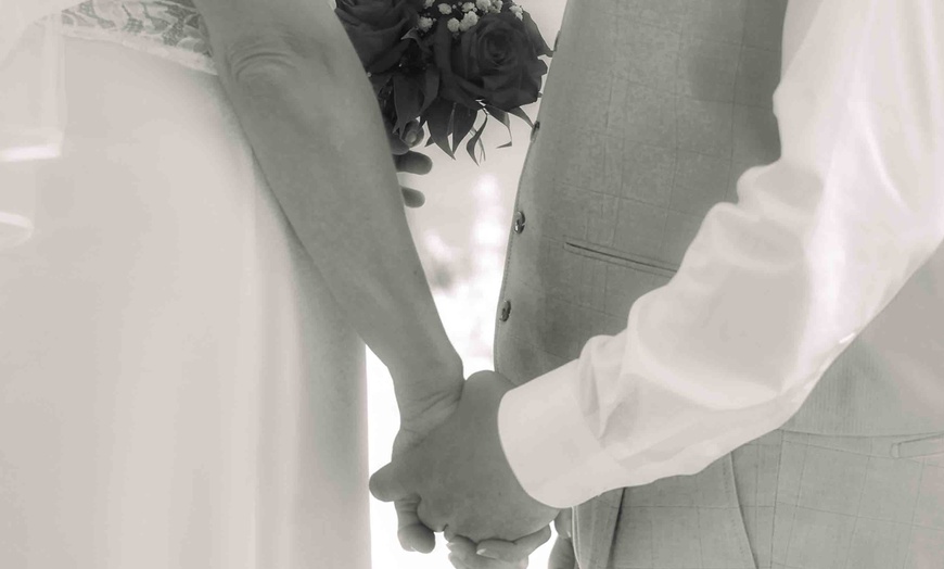 Image 2: Capture Your Love with 90, or 60-Minute Las Vegas Wedding Photo Tour