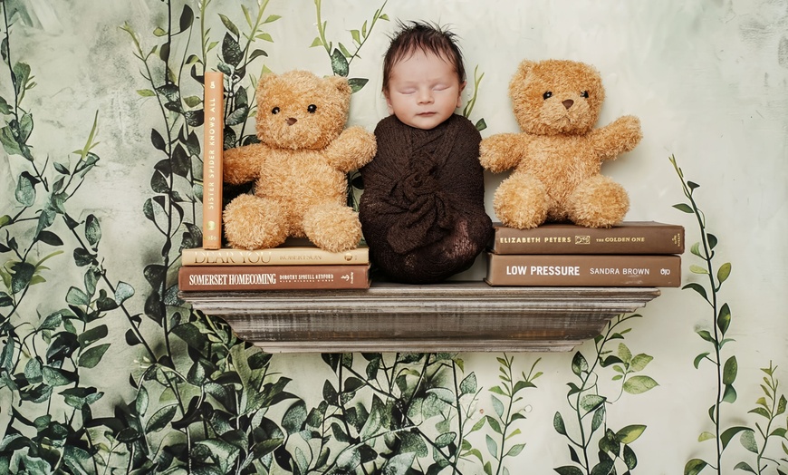 Image 7: Capture Precious Newborn and Family Memories with Digital Images
