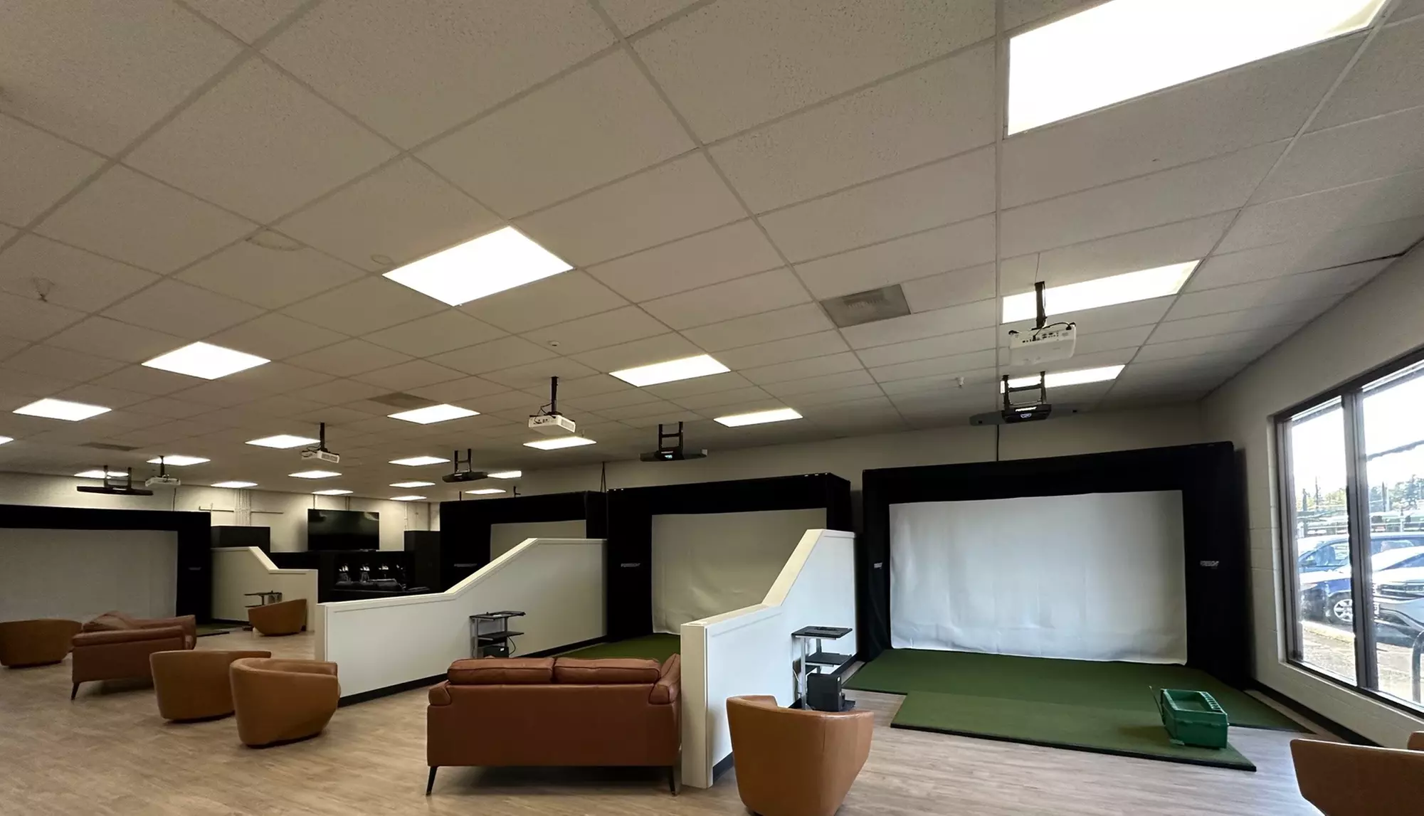 Enjoy Golf Simulator with Friends in Just 1 Hour at Valley Sims