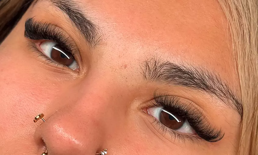 Get a Natural or Hybrid Eyelash Extension/Lash Extension with a Fill