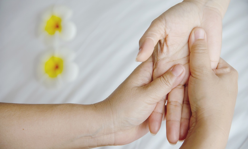 Image 2: Séance de réflexologie plantaire, palmaire, faciale, auriculaire