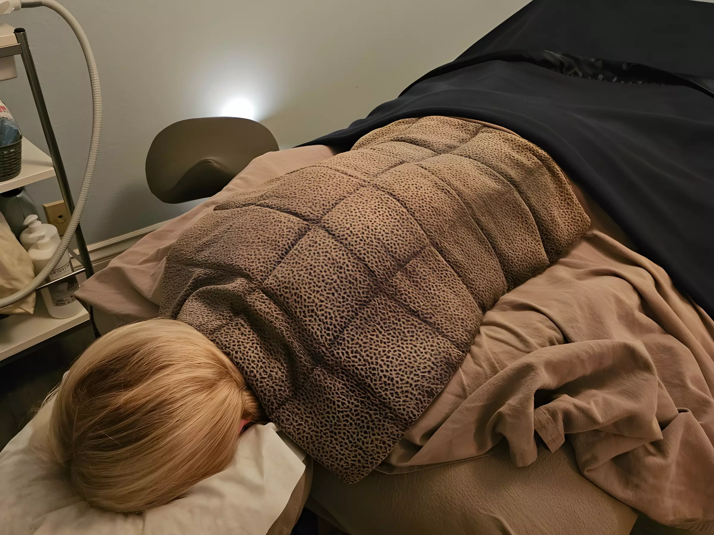 Unwind: One Relaxing Massage (60min) with Mask/Scalp Massage and More