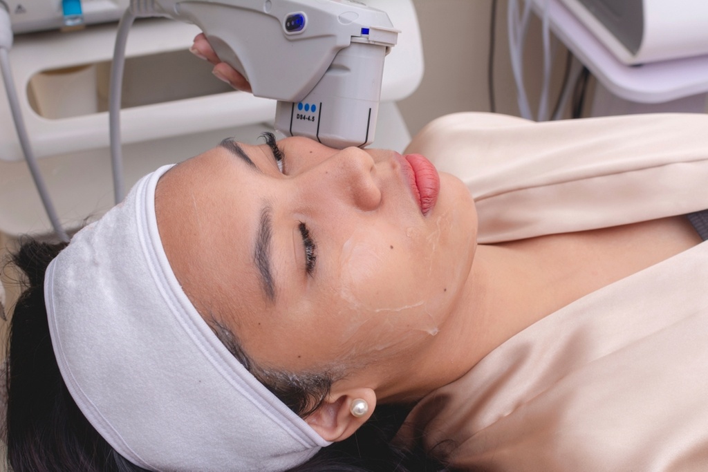 Get Youthful Skin with One Non-Surgical Facelift (Face and Neck)