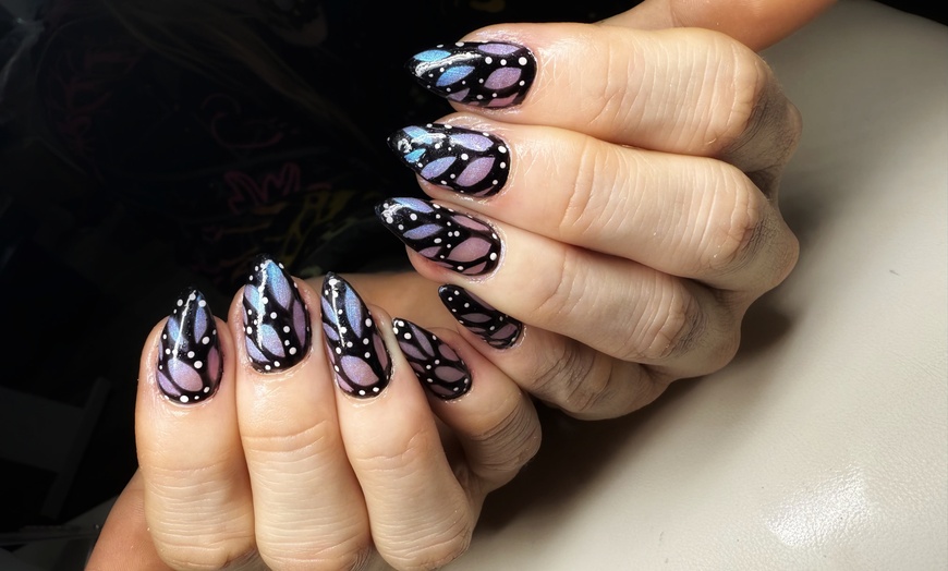 Image 4: Pamper Yourself with Flawless Gel Nails for Every Style