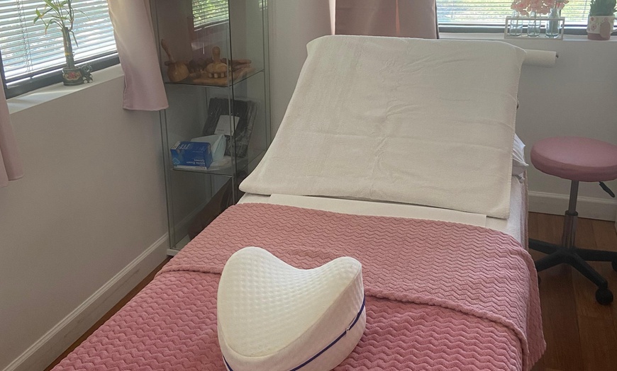 Image 5: Hot Stone Therapeutic Massages for Back Pain Relief & Shock Therapy