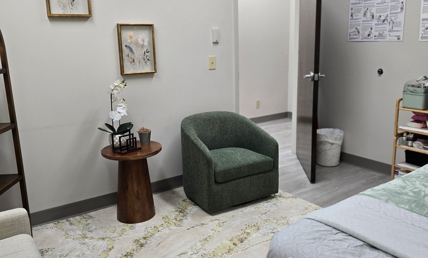 Image 2: One 90-Minute Therapeutic Massage with Aromatherapy, Reiki and More