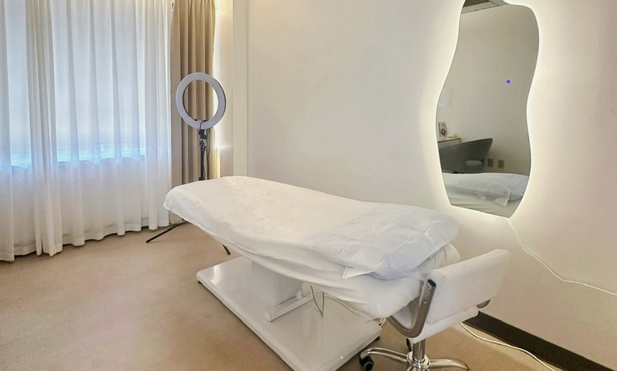 Image 2: Lift & Tighten Without Surgery—Non-Invasive Facelift Sessions