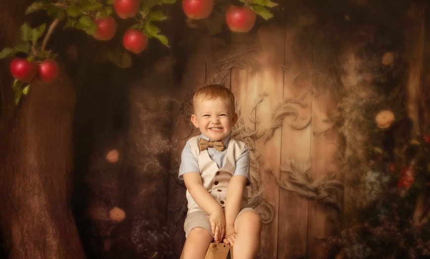 Image 7: Capture Memories: Fairy Tale or Princess Photoshoot