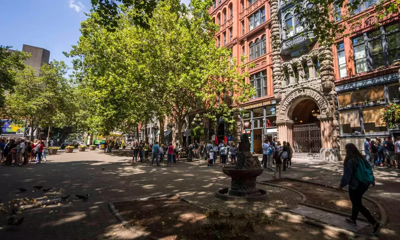 Hop-On Hop-Off Bus Sightseeing Tour – Seattle