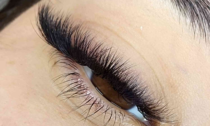 Image 3: Get Classic, Hybrid, Volume or Technological Fiber Full Set Extensions