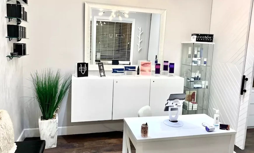 Image 3: Enhance Your Beauty: 20 Units of Botox with Optional Lip Flip