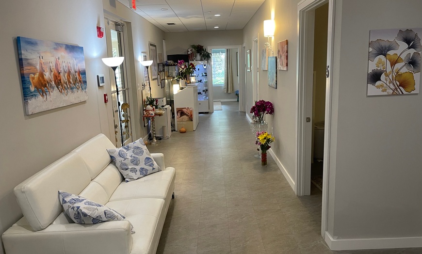 Image 7: Couples Massage Near the Beach Under Expert Therapists in Naples, FL