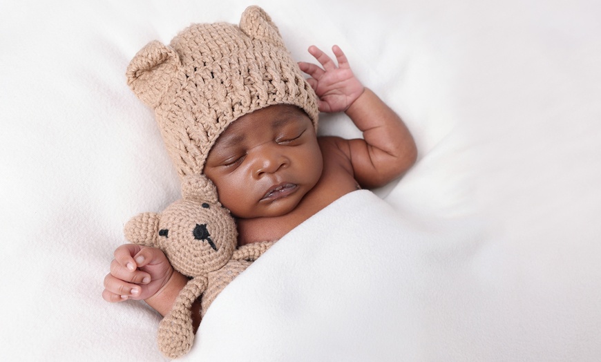 Image 7: Newborn Photoshoot with Prints