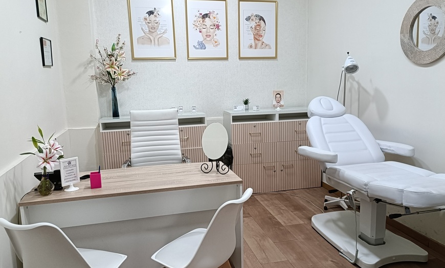 Image 5: Facial regenerador con limpieza y peeling químico para 1 