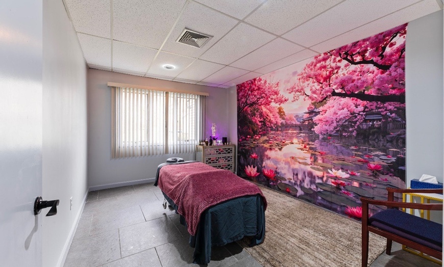 Image 4: 60-/90-min Full Body Swedish, Deep Tissue or Therapeutic Massage/ More