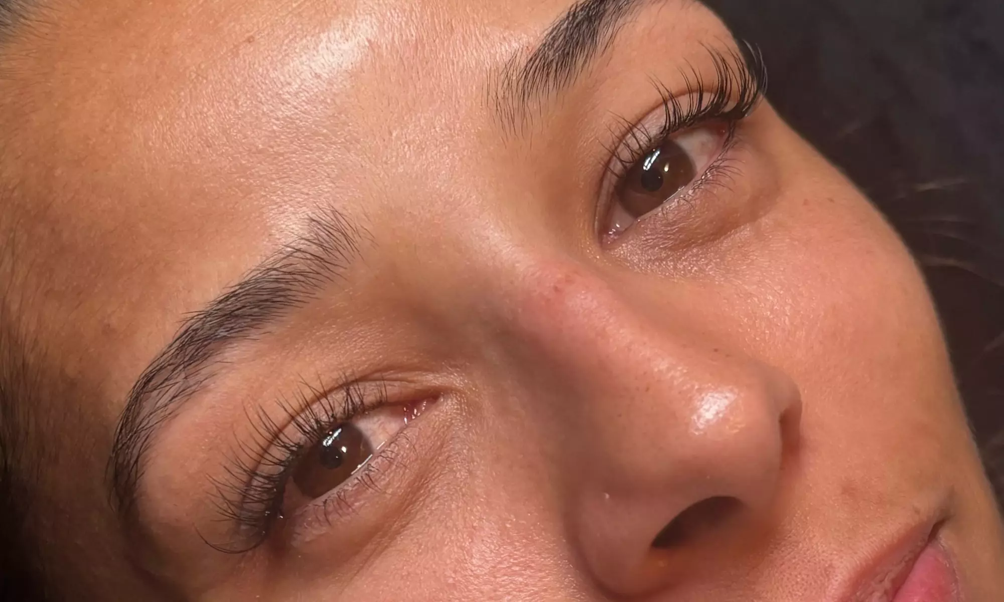 Transform Look: Full Set of Classic, Hybrid/Volume Eyelash Extensions
