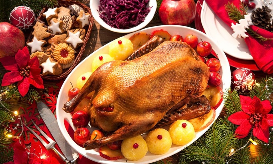 Image 1: Weihnachtsmenü mit Brust oder Keule für 2-4 Personen inkl. 1 Glas Sekt