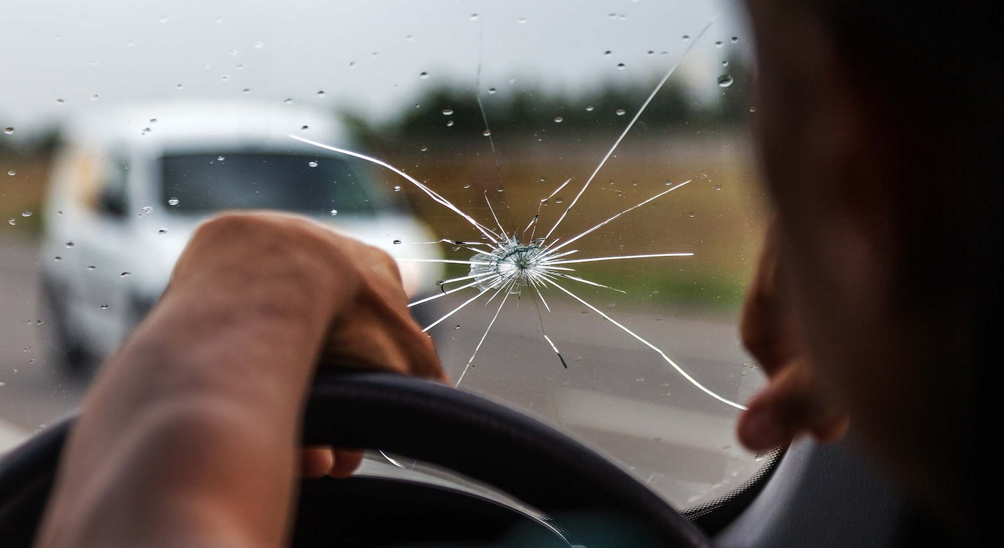 Mobile windshield replacement with up to $150 cash back