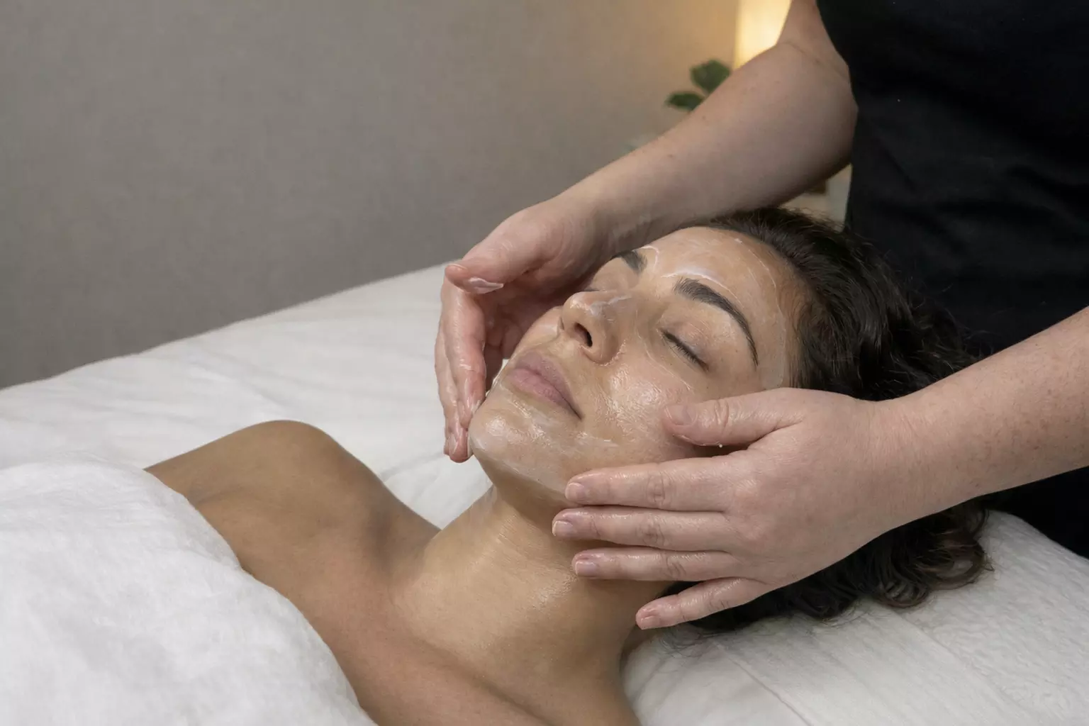 Glow & Lift Facial Massage (60 Minutes) at Kyun Care Cosmetology - Image 6