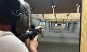 Wejście na strzelnicę Feniks z instruktorem oraz broń i amunicja do wyboru dla 1 osoby (do -30%)