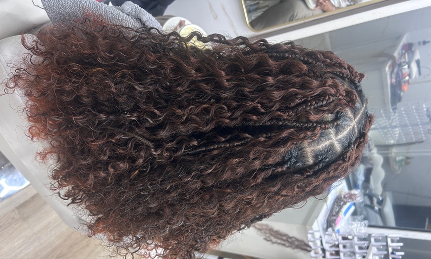 Image 5: Transform Your Look with Stylish Knotless or Box Braids