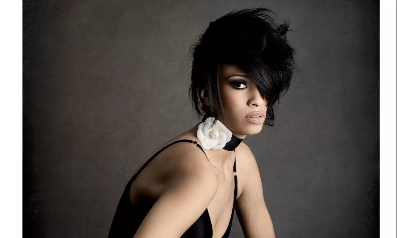 Enhance Dimension With Haircut, Highlights & Conditioning