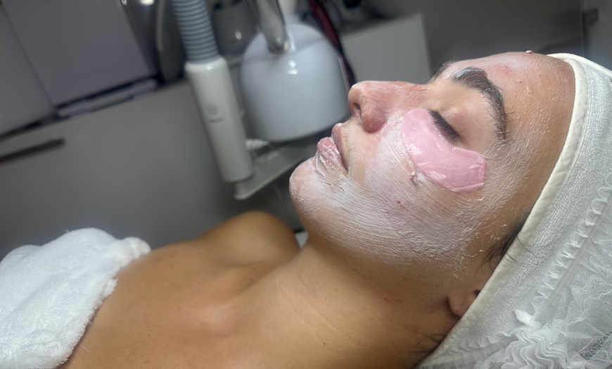 Image 3: Brow Tinting and Lamination Combo for Fuller Brows